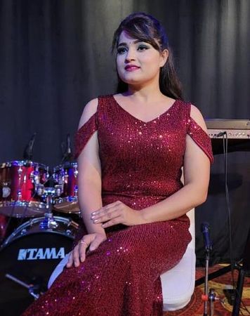 गायिका शोनाली मिश्रा की लाइफ स्टोरी: कानपुर से बॉलीवुड तक का उनका सफ़र है इंस्पायरिंग