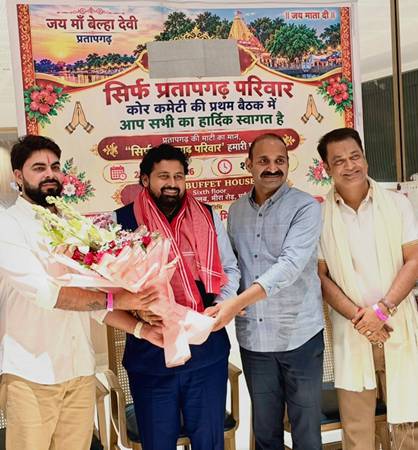 VKDL Group Chairman V. K. Dubey Honoured At ‘Sirf Pratapgarh Parivar’ Core Committee Meeting